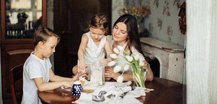 Home with the kids? 5 tips to reduce the stresses of confinement